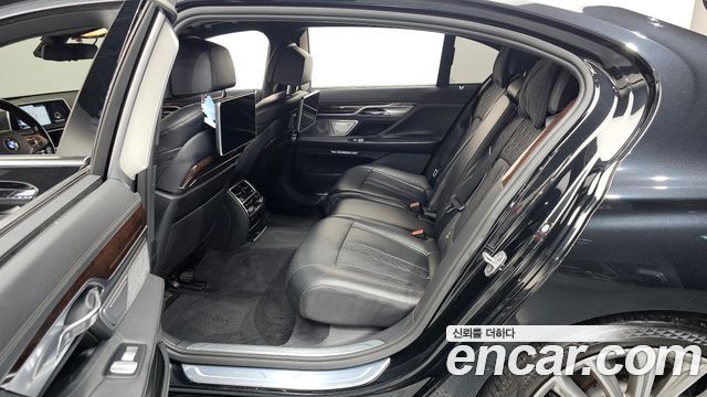BMW 7 Series (G11) 750Li xDrive Luxury 2016 — фото 11