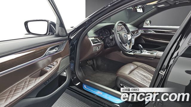 BMW 7 Series (G11) 745e iPerformance Design Pure Excellence 2021 — фото 10