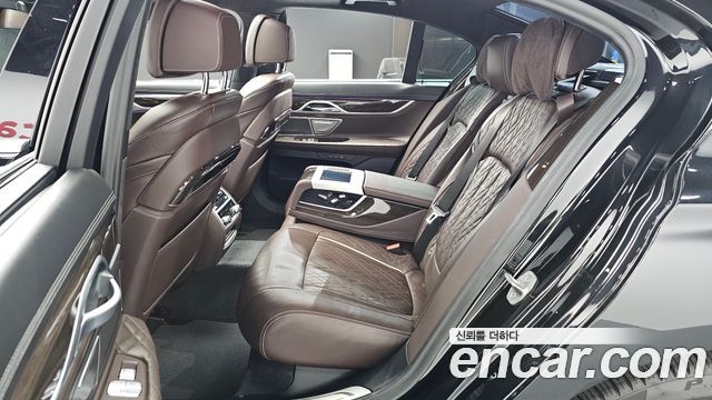 BMW 7 Series (G11) 745e iPerformance Design Pure Excellence 2021 — фото 11