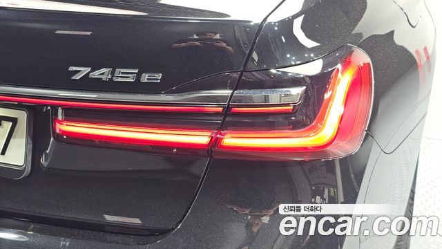 BMW 7 Series (G11) 745e iPerformance Design Pure Excellence 2021 — фото 23
