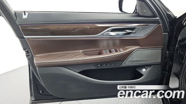 BMW 7 Series (G11) 745e iPerformance Design Pure Excellence 2021 — фото 24