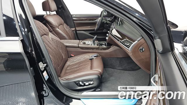 BMW 7 Series (G11) 745e iPerformance Design Pure Excellence 2021 — фото 26