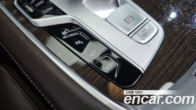 BMW 7 Series (G11) 745e iPerformance Design Pure Excellence 2021 — фото 30