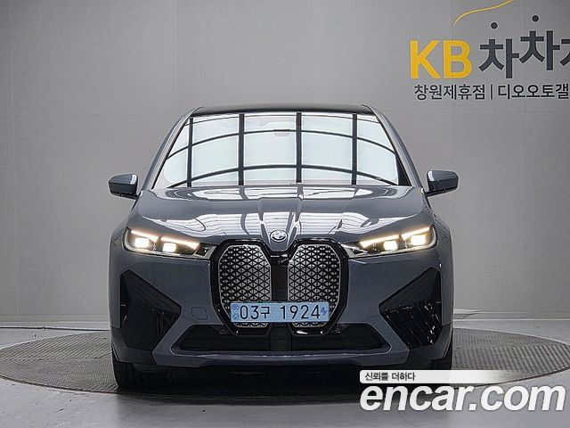 BMW iX xDrive50 Sports Plus 2024 — фото 3
