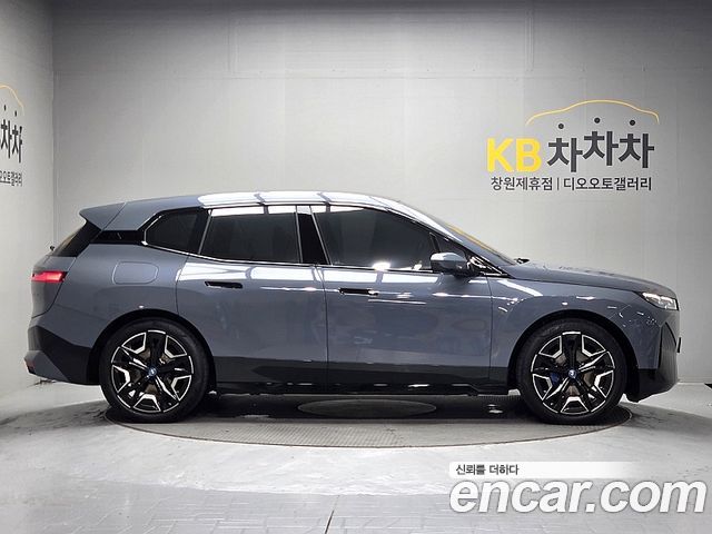 BMW iX xDrive50 Sports Plus 2024 — фото 16