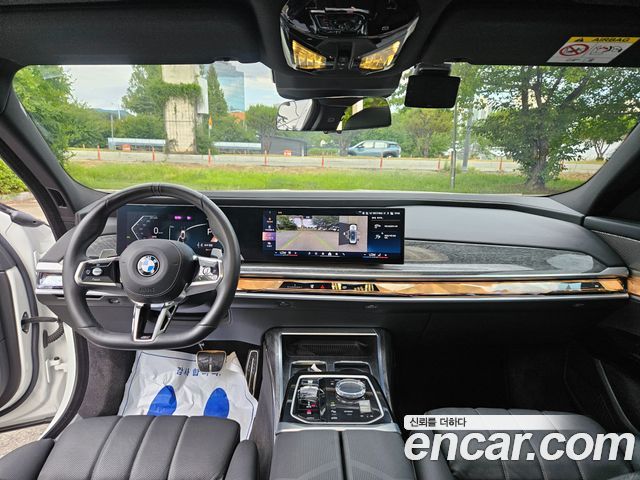 BMW 7 Series (G70) 740i xDrive M Sport 2024 — фото 10