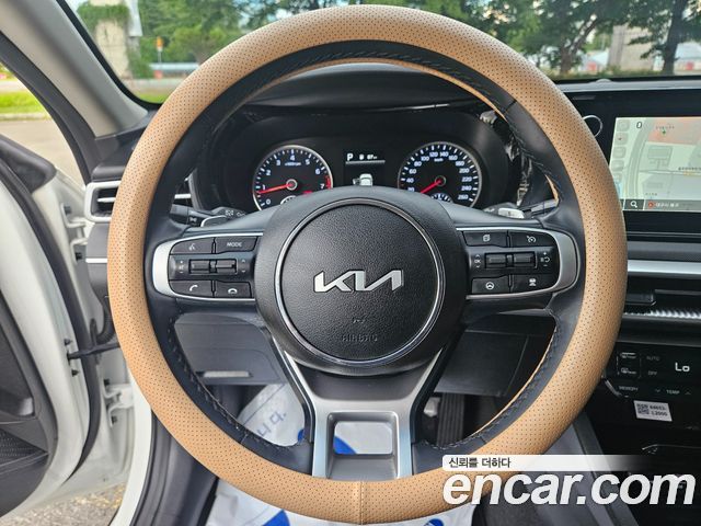 Kia K5 (III) 2.0 Prestige 2023 — фото 16