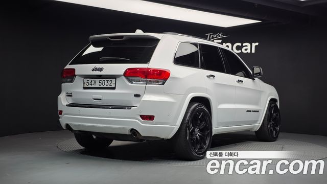 Jeep Grand Cherokee 3.0 Diesel Overland WK2 2017 — фото 2