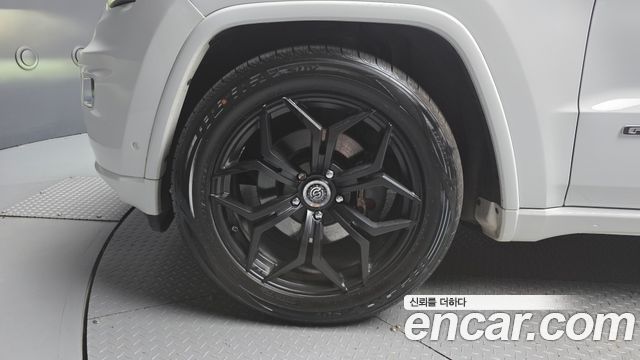 Jeep Grand Cherokee 3.0 Diesel Overland WK2 2017 — фото 5
