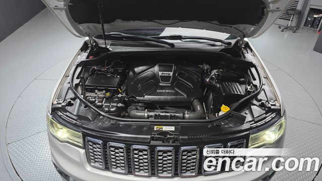 Jeep Grand Cherokee 3.0 Diesel Overland WK2 2017 — фото 6