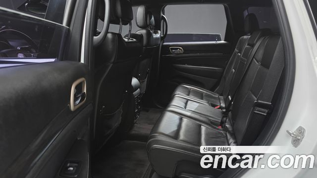 Jeep Grand Cherokee 3.0 Diesel Overland WK2 2017 — фото 11