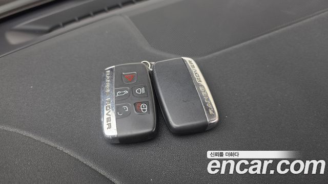 Land Rover Range Rover Evoque 2.0 TD4 SE Dynamic Convertible 2017 — фото 19