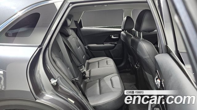 Kia Niro 1.6 HEV Prestige 2021 — фото 11
