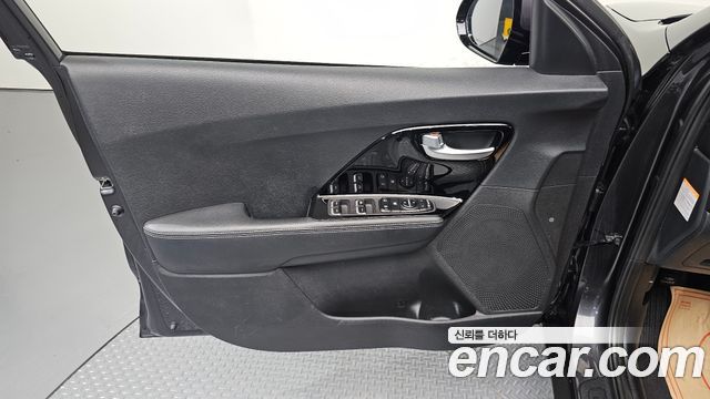 Kia Niro 1.6 HEV Prestige 2021 — фото 24