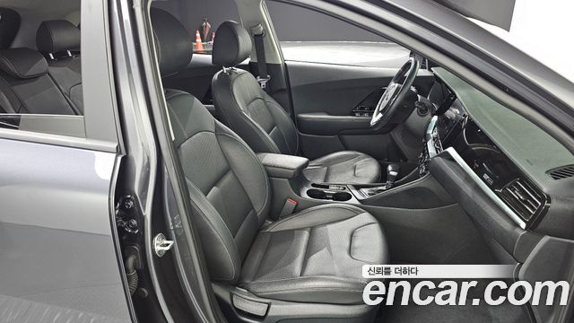 Kia Niro 1.6 HEV Prestige 2021 — фото 26