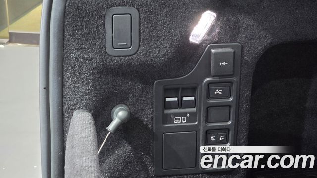 Land Rover Discovery 5 P360 R-Dynamic SE 2022 — фото 36