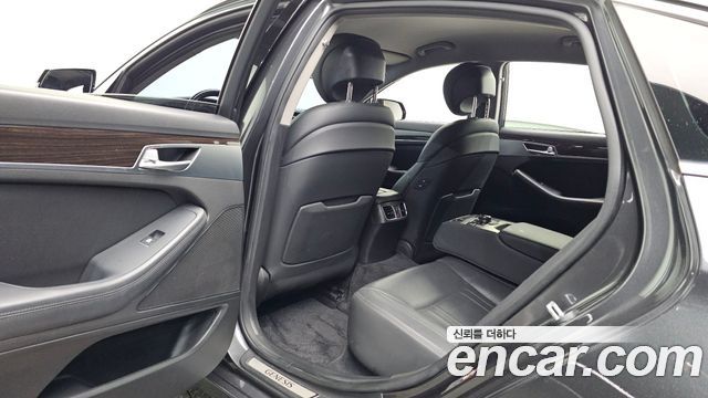 Genesis G80 3.3 GDI AWD Luxury 2017 — фото 11