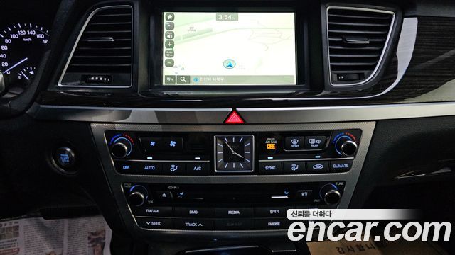 Genesis G80 3.3 GDI AWD Luxury 2017 — фото 16