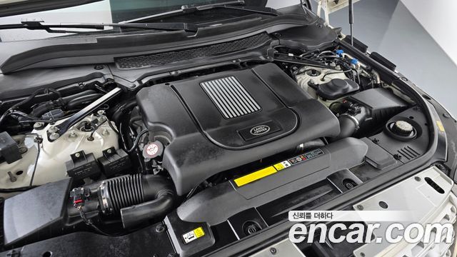 Land Rover Range Rover (IV) 4.4 SDV8 AB LWB DIESEL 2017 — фото 6