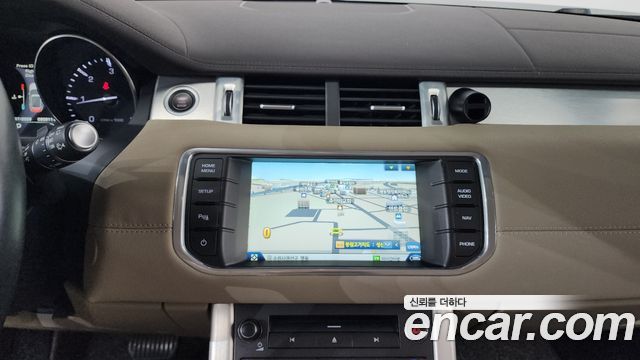 Land Rover Range Rover Evoque 2.2 SD4 Pure 2015 — фото 12