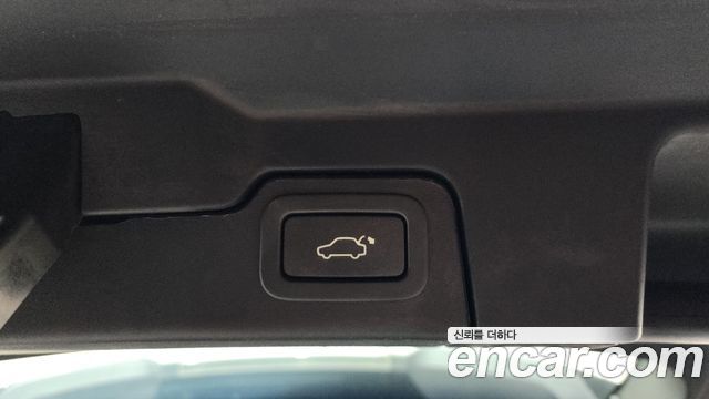 Land Rover Range Rover Evoque 2.2 SD4 Pure 2015 — фото 18