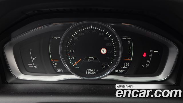 Volvo XC60 D4 1st 2017 — фото 8