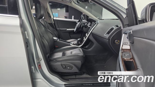 Volvo XC60 D4 1st 2017 — фото 11