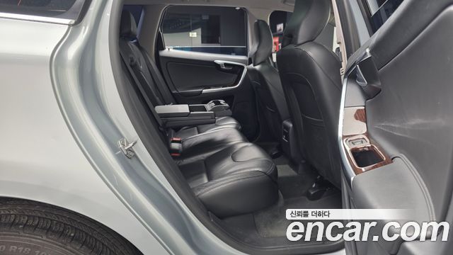 Volvo XC60 D4 1st 2017 — фото 12