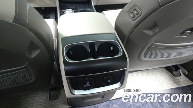 Kia Carnival (IV) HEV 9seater Signature 2024 — фото 33