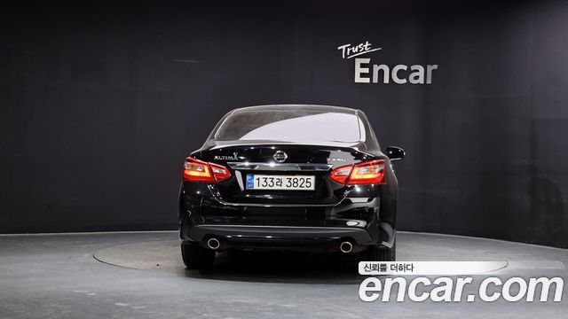 Nissan Altima 2.5 Tech L33 2017 — фото 4