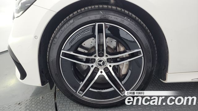 Mercedes-Benz E-Class (W214) E300 4MATIC AMG Line 2025 — фото 5