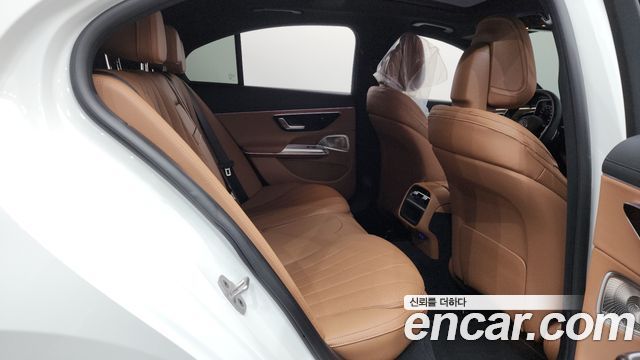 Mercedes-Benz E-Class (W214) E300 4MATIC AMG Line 2025 — фото 24