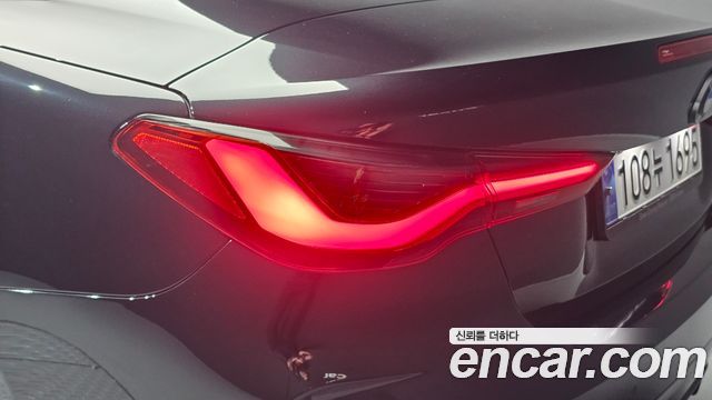BMW 4 Series (G22) 420i M Sport Convertible 2023 — фото 29