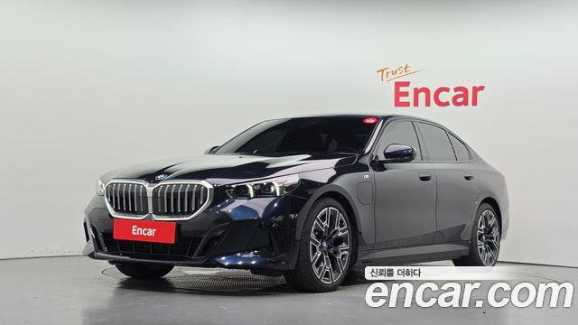 BMW 5 Series (G60) 530e M Sport 2025 — фото 1