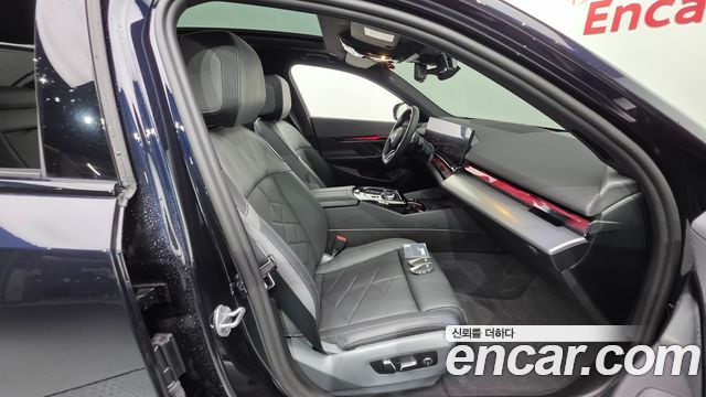 BMW 5 Series (G60) 530e M Sport 2025 — фото 10