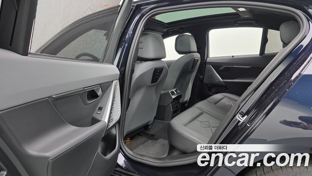BMW 5 Series (G60) 530e M Sport 2025 — фото 30