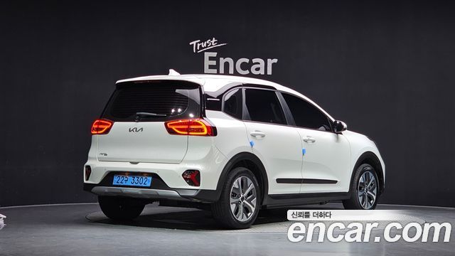 Kia Niro Plus Air 2023 — фото 2