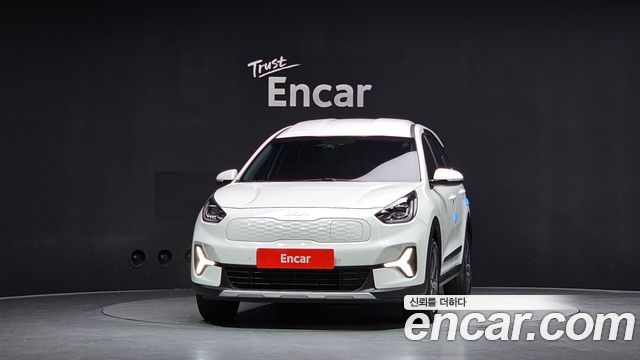 Kia Niro Plus Air 2023 — фото 3