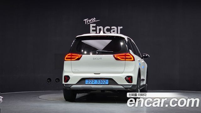 Kia Niro Plus Air 2023 — фото 4