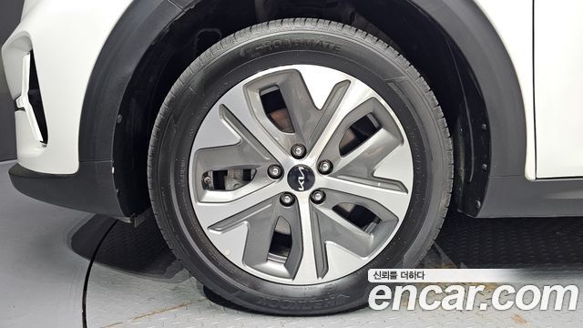 Kia Niro Plus Air 2023 — фото 5