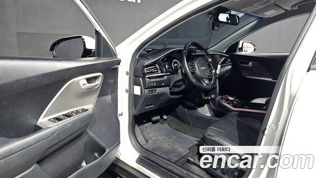 Kia Niro Plus Air 2023 — фото 10