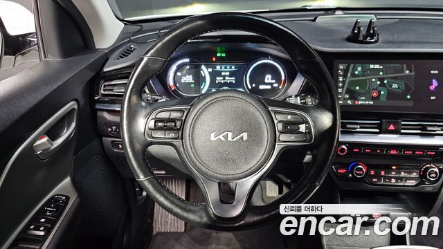 Kia Niro Plus Air 2023 — фото 12