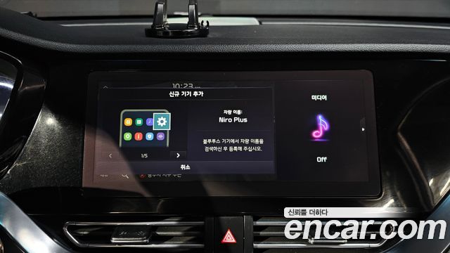 Kia Niro Plus Air 2023 — фото 16