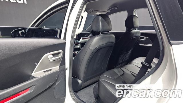 Kia Niro Plus Air 2023 — фото 18