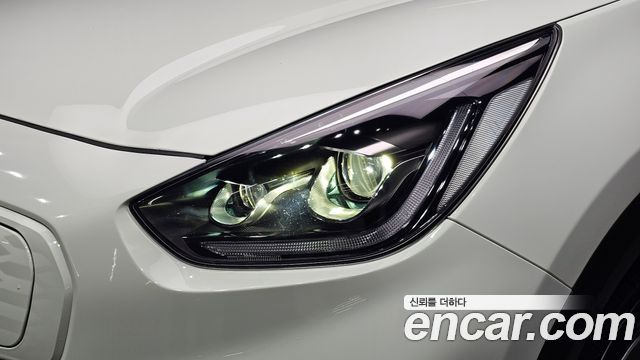 Kia Niro Plus Air 2023 — фото 22