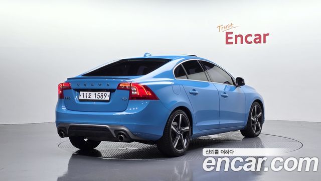 Volvo S60 T5 R-Design 2nd 2015 — фото 2