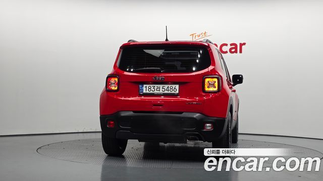 Jeep Renegade 1.3 Limited 2022 — фото 4