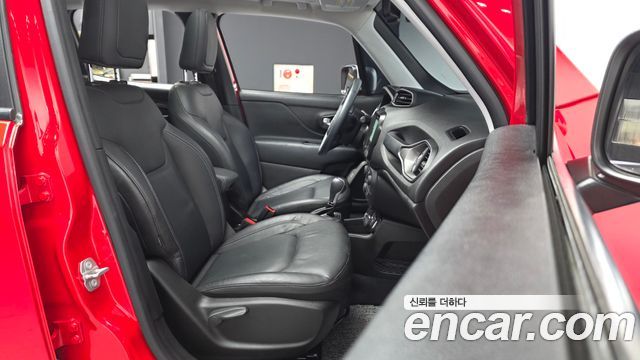 Jeep Renegade 1.3 Limited 2022 — фото 11