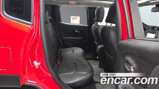 Jeep Renegade 1.3 Limited 2022 — фото 12