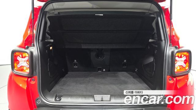 Jeep Renegade 1.3 Limited 2022 — фото 20
